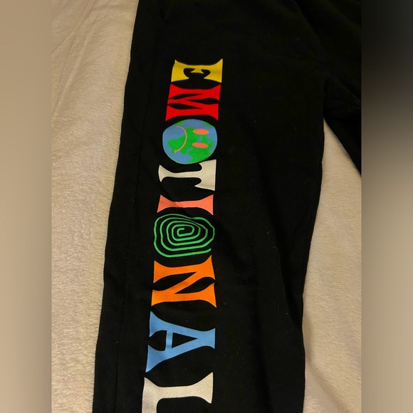 Emotional by broken promises - Picture 2 of 6